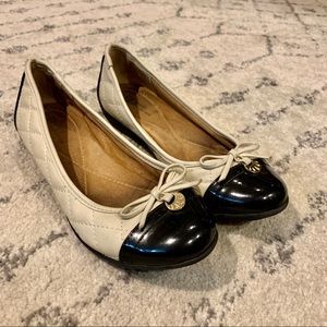 🌈3 for $25 White mountain two toned flats